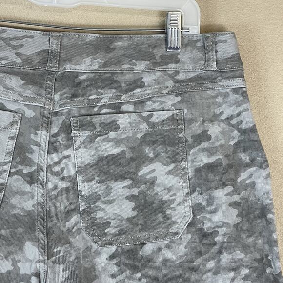 Spanx Short Womens XL Gray Camo Pull On Twill Regular Fit Stretch 4.5" - Picture 9 of 13